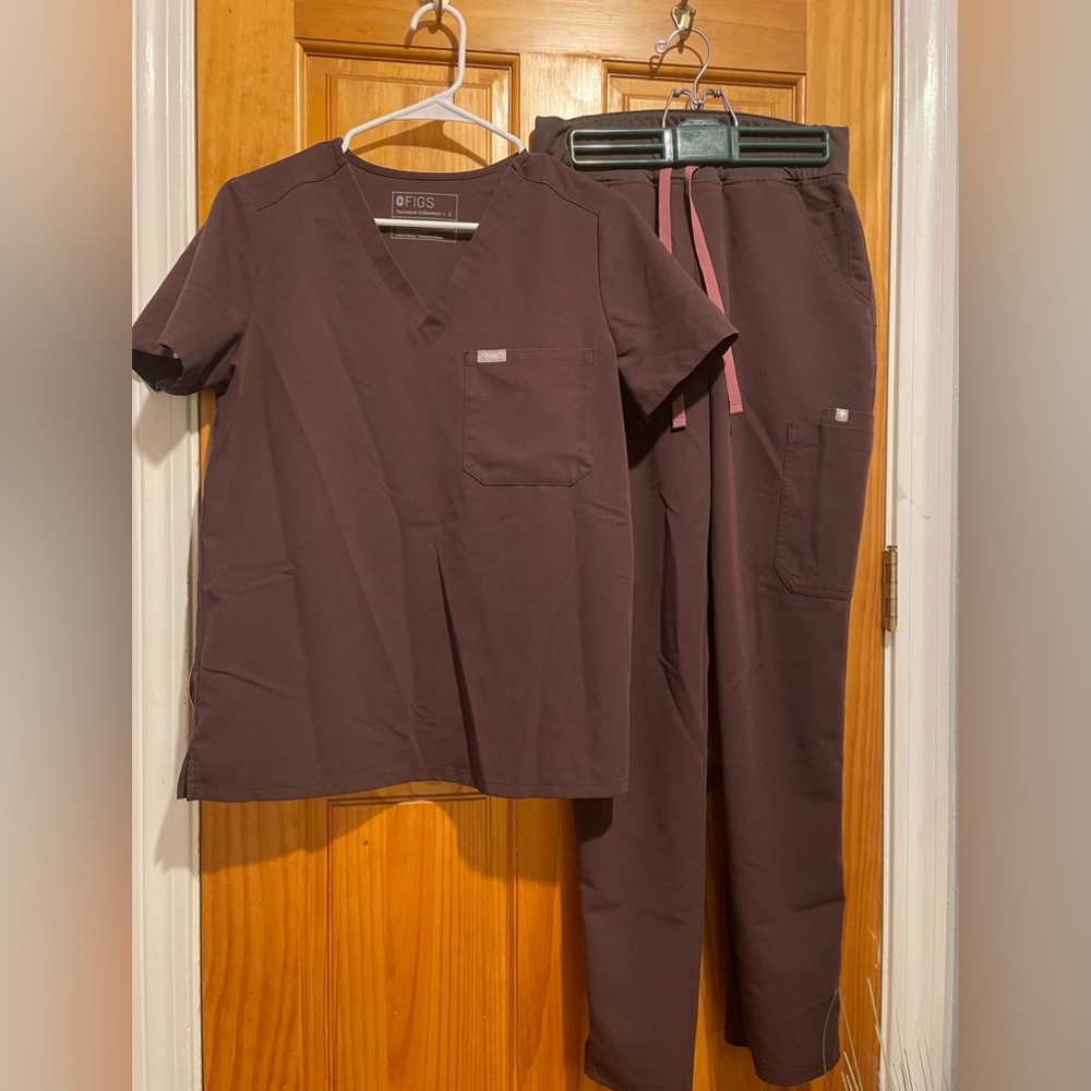 Scrub set